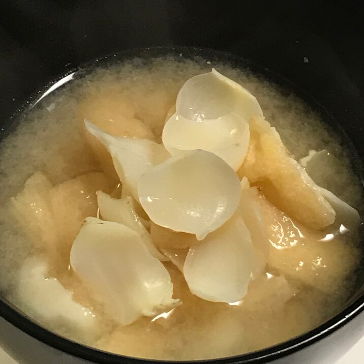 ゆり根と油揚げの味噌汁